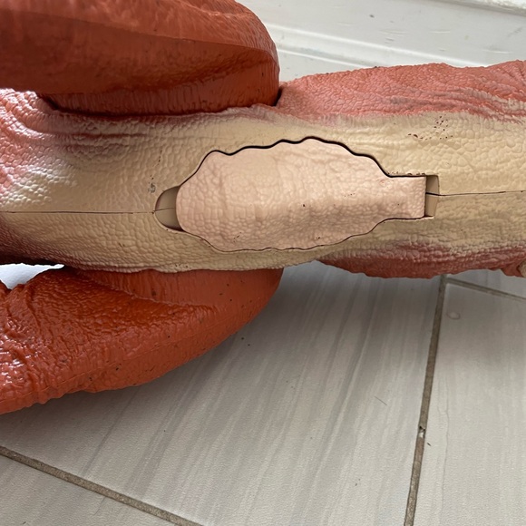 Mattel Jurassic World Camp Cretaceous Super Colossal Carnotaurus ‘Toro’ - Picture 5 of 10